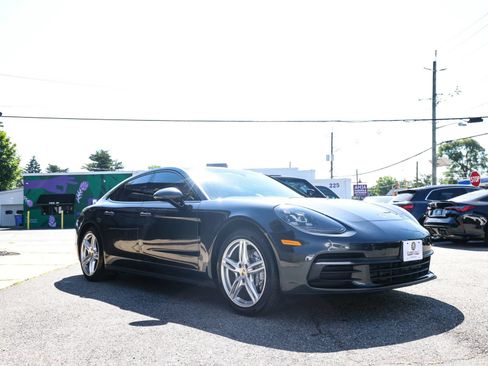 Used 2017 Porsche Panamera 4 w/ Premium Package AWD/4WD image 3