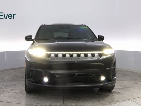 Used 2024 Jeep Wagoneer Launch Edition image 3