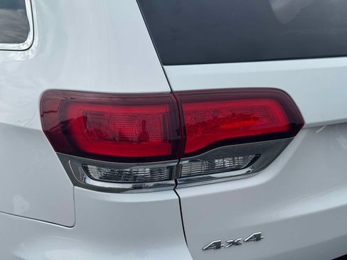 Used 2020 Jeep Grand Cherokee Limited AWD/4WD image 10