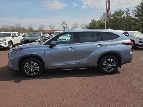 Used 2022 Toyota Highlander XLE image 6