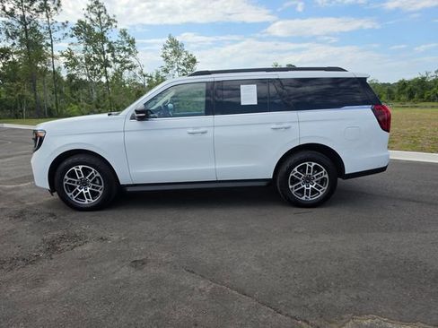 Used 2025 Ford Expedition Active AWD/4WD image 2