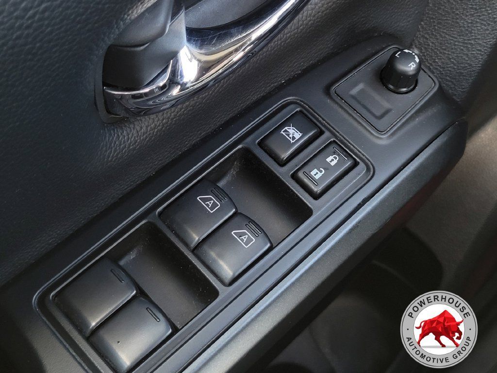 Used 2024 Nissan Titan SV w/ SV Convenience Package RWD image 26