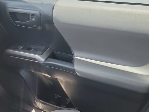 Certified 2021 Toyota Tacoma SR5 AWD/4WD image 13