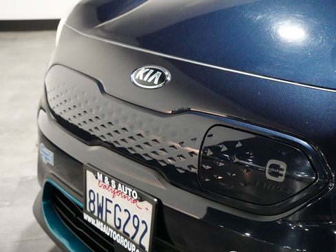 Used 2020 Kia Niro EX image 2