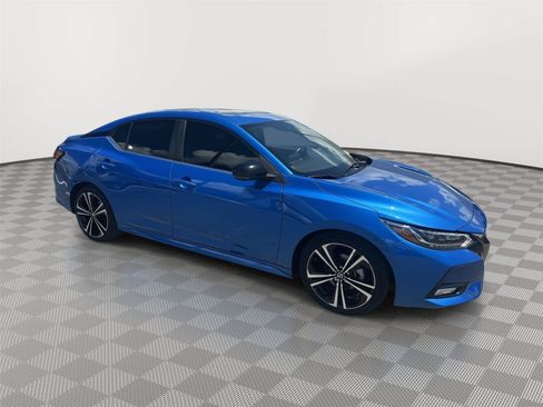 Used 2022 Nissan Sentra SR w/ SR Premium Package FWD image 3