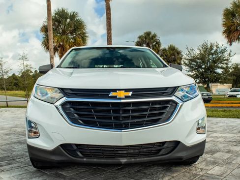 Used 2020 Chevrolet Equinox LS FWD image 2