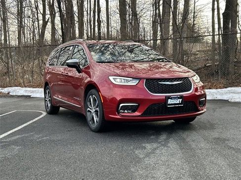 New 2026 Chrysler Pacifica Pinnacle image 1
