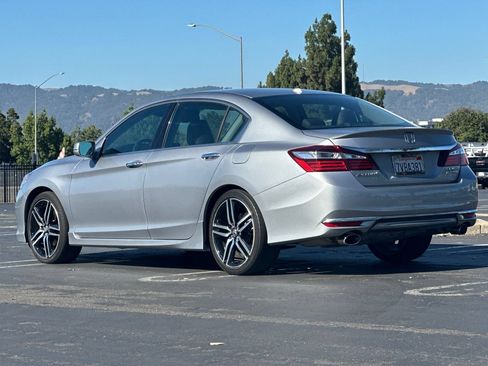 Used 2017 Honda Accord Touring image 6