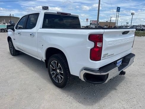Used 2022 Chevrolet Silverado 1500 LT AWD/4WD image 4