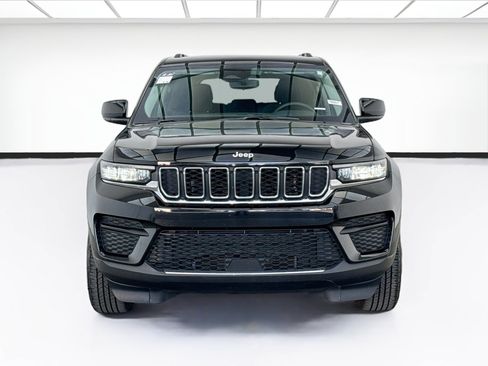 Used 2023 Jeep Grand Cherokee Laredo AWD/4WD image 2