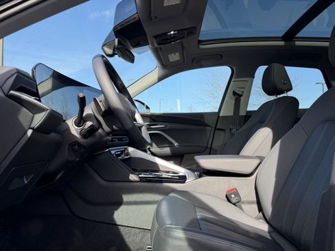 Used 2025 Audi Q5 Premium w/ Convenience Package image 14