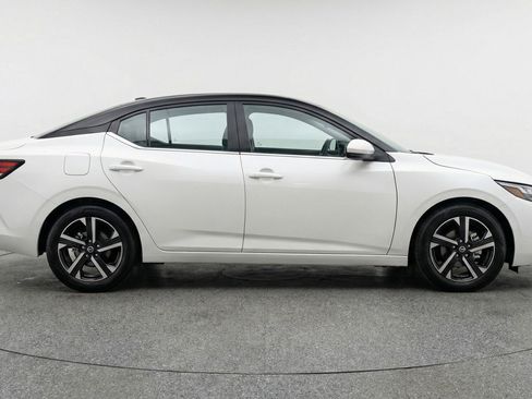 Used 2025 Nissan Sentra SV FWD image 11