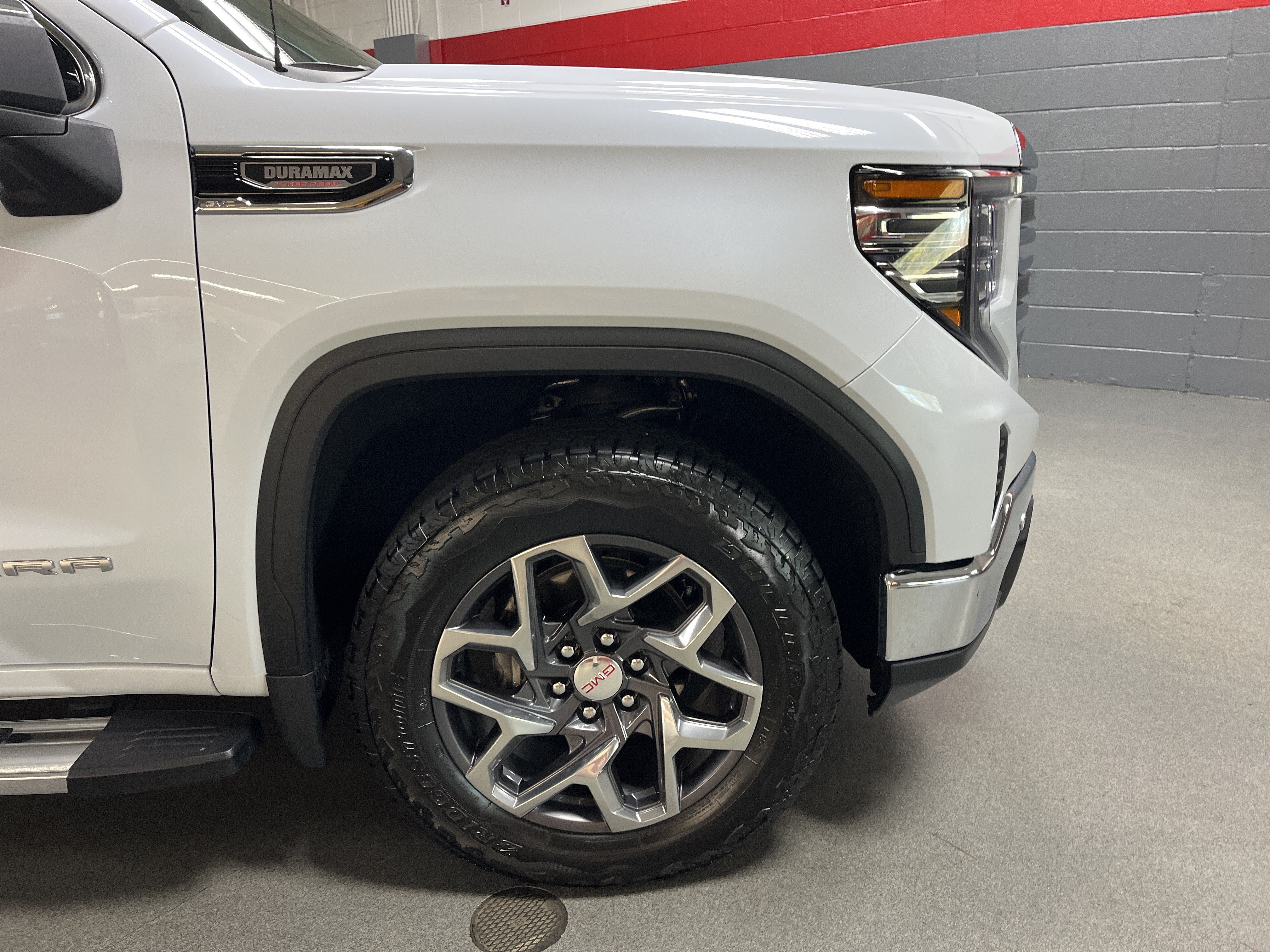 Used 2026 GMC Sierra 1500 SLT w/ SLT Premium Plus Package AWD/4WD image 13