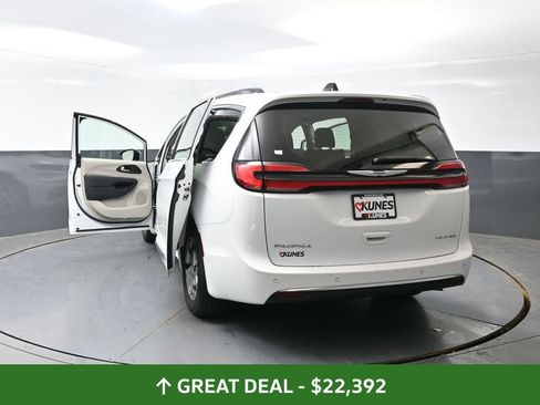 Used 2023 Chrysler Pacifica Limited FWD image 62