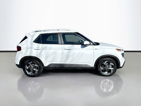 Used 2025 Hyundai Venue SEL image 8