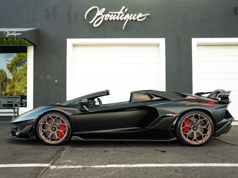 Used 2021 Lamborghini Aventador SVJ AWD/4WD image 7