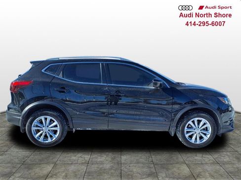 Used 2017 Nissan Rogue Sport SV image 3