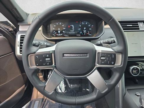 Used 2025 Land Rover Discovery Dynamic SE AWD/4WD image 18