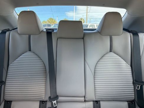 Used 2023 Toyota Camry SE image 14