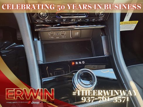 New 2025 Jeep Grand Cherokee Laredo image 11