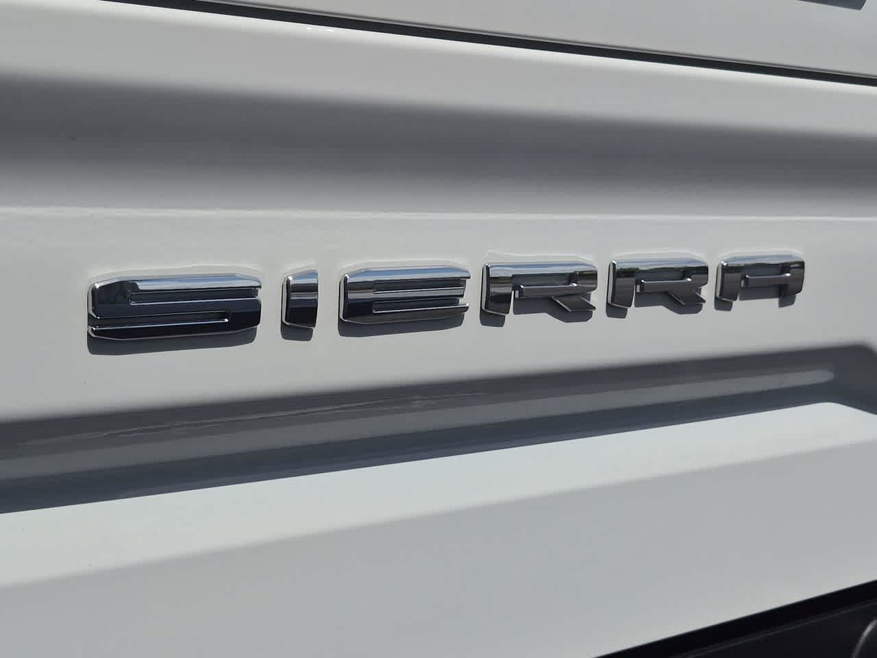 Used 2024 GMC Sierra 1500 AT4 w/ Technology Package AWD/4WD image 13