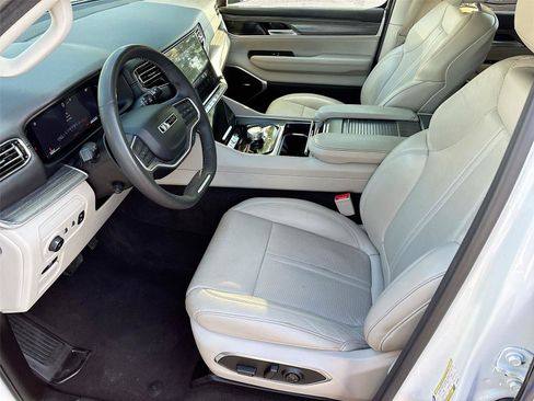 Used 2024 Jeep Wagoneer L Series II RWD image 22