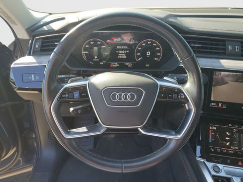 Used 2024 Audi Q8 e-tron Premium Plus image 28