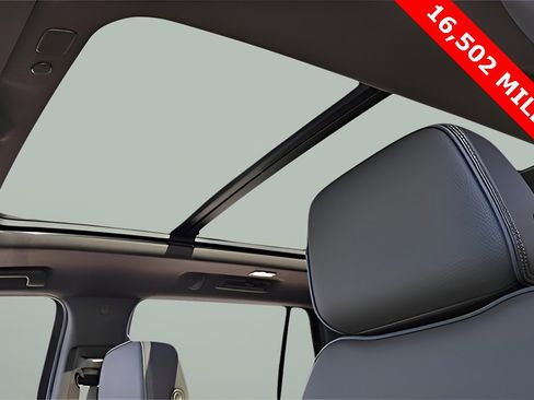 Used 2024 GMC Yukon Denali image 30