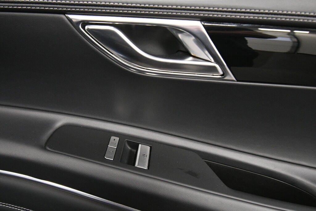 Used 2025 Genesis GV80 2.5T Standard AWD/4WD image 31