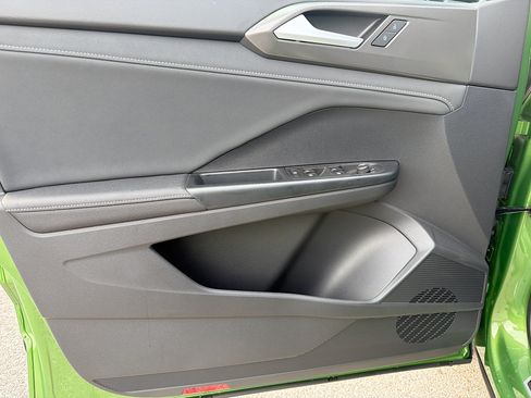 New 2026 Volkswagen Taos SE FWD image 18