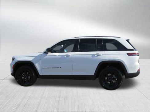 New 2025 Jeep Grand Cherokee Altitude image 6
