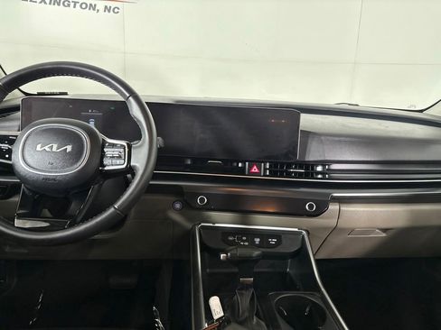 Used 2026 Kia Carnival FWD image 21