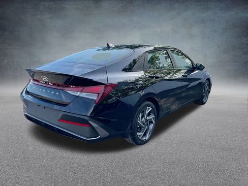 Used 2025 Hyundai Elantra Sport image 31