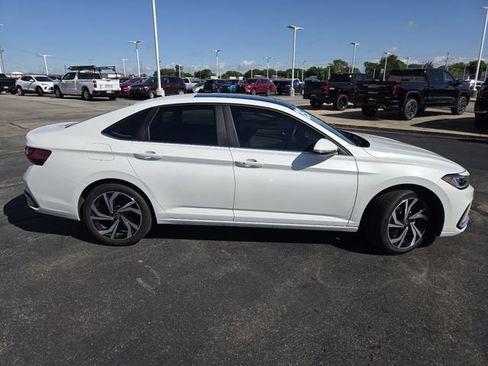 Used 2025 Volkswagen Jetta SEL FWD image 23