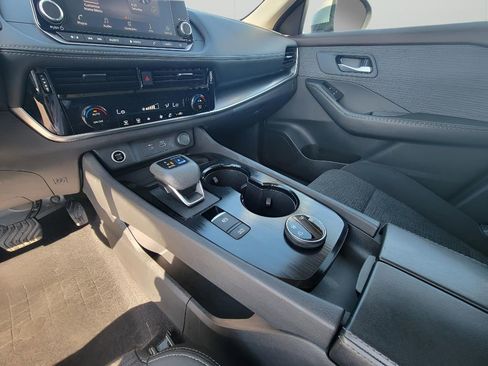 Used 2022 Nissan Rogue SV AWD/4WD image 22