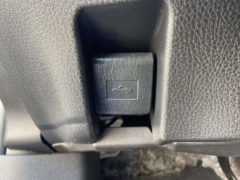 Used 2025 Toyota Camry SE w/ Convenience Package FWD image 31