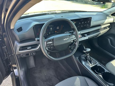 Used 2025 Kia K4 LXS image 37