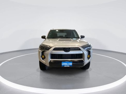 Used 2020 Toyota 4Runner Venture w/ Moonroof Package image 3