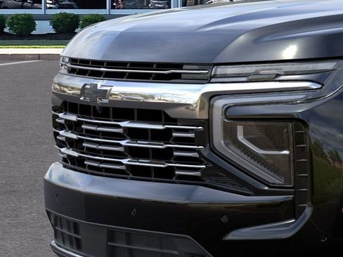 New 2026 Chevrolet Suburban Premier w/ Sun And Tow Package AWD/4WD image 13