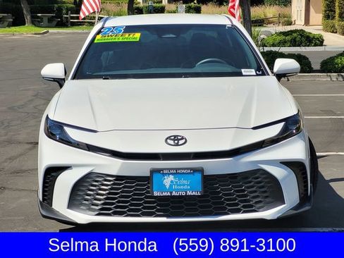 Used 2025 Toyota Camry SE FWD image 3