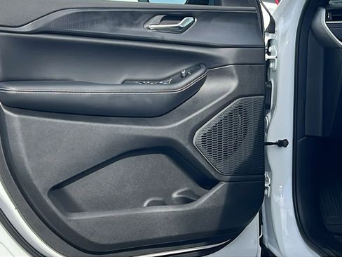 New 2025 Jeep Grand Cherokee L Altitude image 23