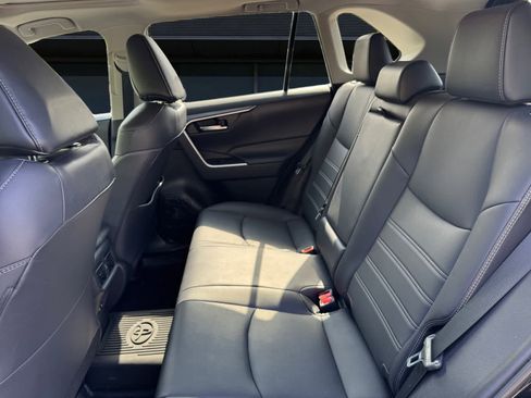 Used 2019 Toyota RAV4 XLE Premium w/ Cold Weather Package AWD/4WD image 16