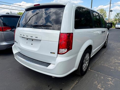 Used 2019 Dodge Grand Caravan SE w/ UConnect Hands-Free Group FWD image 6