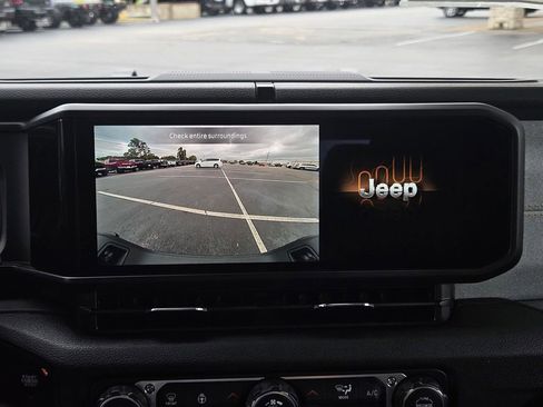 New 2025 Jeep Gladiator Sport image 17