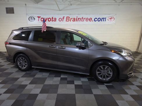Certified 2021 Toyota Sienna XLE w/ XLE Plus Package AWD/4WD image 1