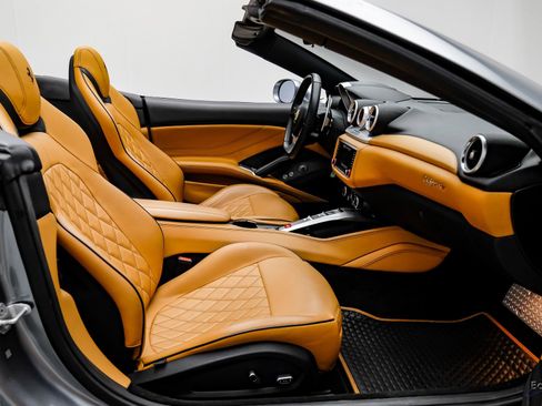 Used 2016 Ferrari California T image 55