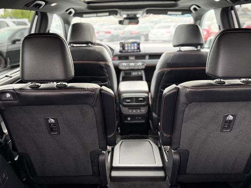 Certified 2025 Honda Pilot TrailSport image 16