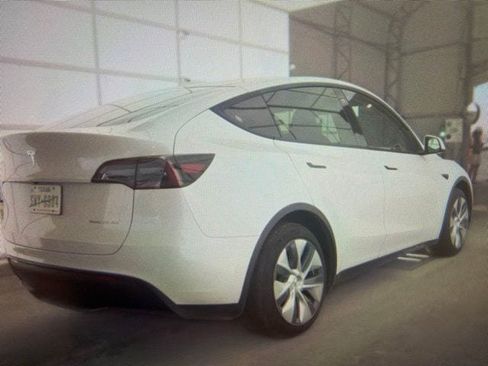 Used 2023 Tesla Model Y Long Range AWD/4WD image 4
