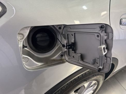 Used 2015 Nissan Rogue SV w/ SV Premium Package FWD image 14