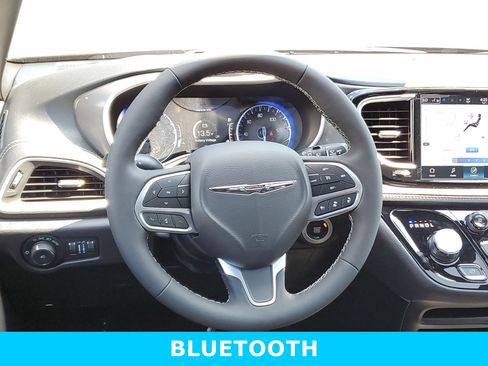 New 2026 Chrysler Pacifica Select image 12